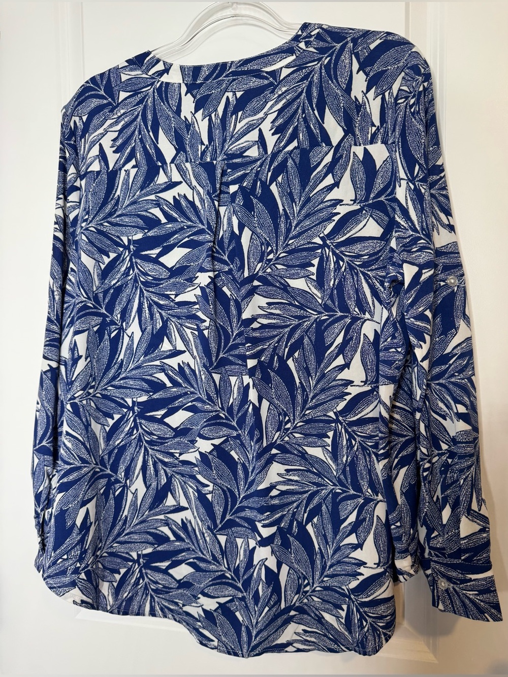 Como black White and Blue tropical Leaf-Print Long-Sleeve Blouse vacation sz xl - Picture 6 of 6